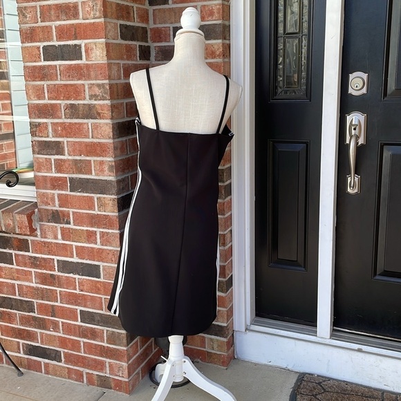 Zoey And Beth‎ Tennis Dress - Picture 4 of 7